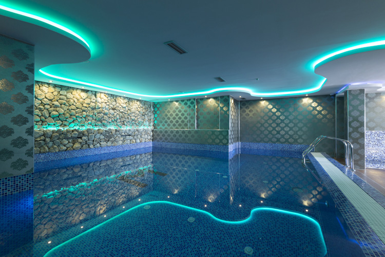 Comment choisir la bonne mosaïque en carrelage pour la piscine ?